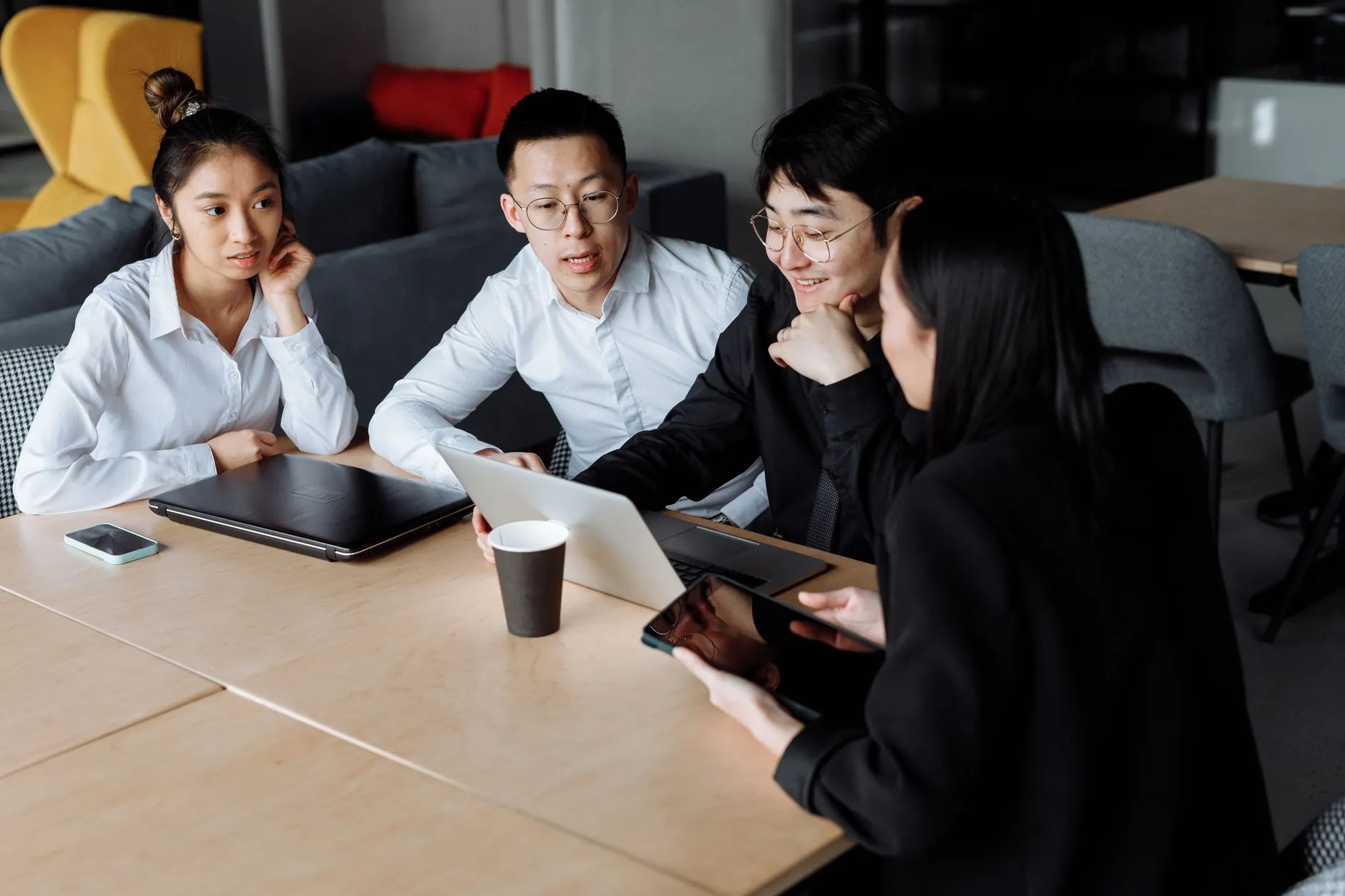 芳香理疗在办公族肩颈疲劳缓解中的应用方案设计